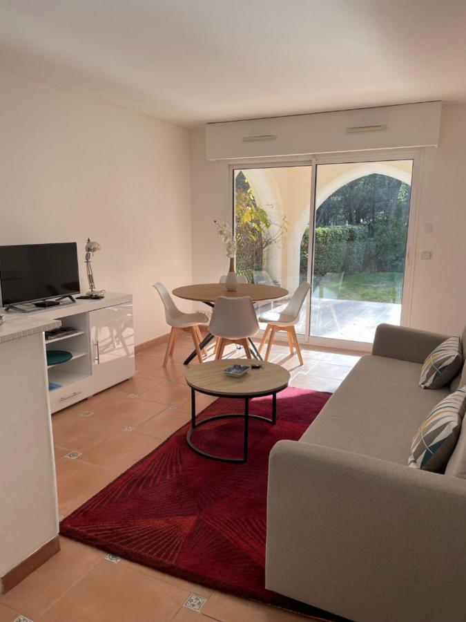 2 Pieces Saint Raphael Renove, Classe 4 Etoiles, 100 M Plages, Piscine, Tennis, Parc, Terrasse, Jardin Privatif 外观 照片