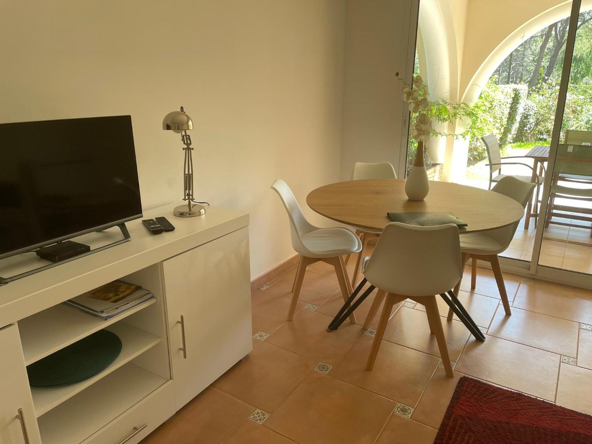 2 Pieces Saint Raphael Renove, Classe 4 Etoiles, 100 M Plages, Piscine, Tennis, Parc, Terrasse, Jardin Privatif 外观 照片
