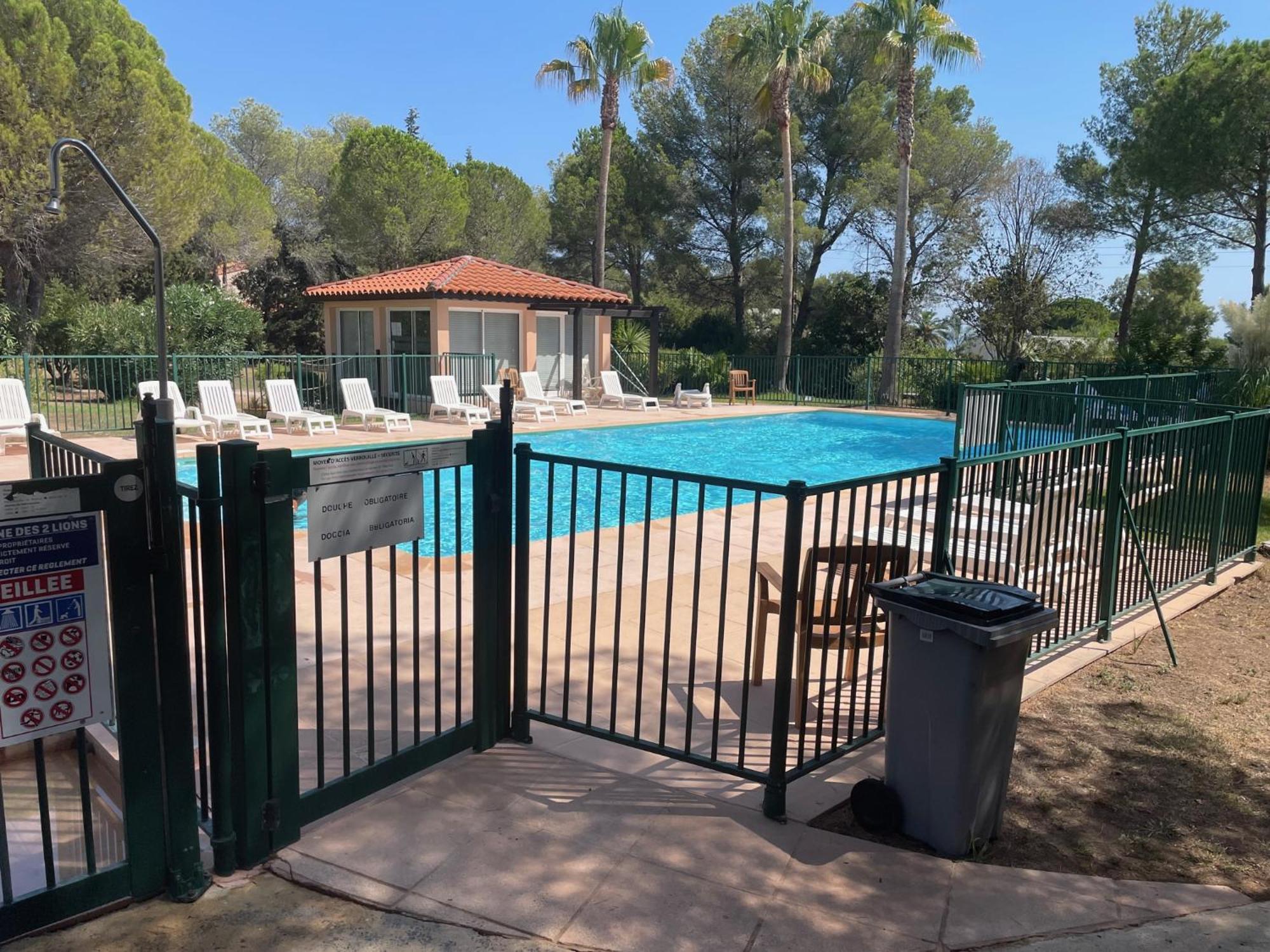 2 Pieces Saint Raphael Renove, Classe 4 Etoiles, 100 M Plages, Piscine, Tennis, Parc, Terrasse, Jardin Privatif 外观 照片